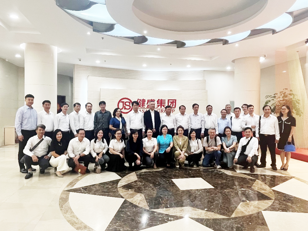 越南清化省省委常委、省人民委员会常务副主席阮文诗带队莅临博九集团总部调研